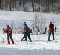 Туристы лыжники в затоне Жданова