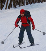 Тринадцатилетний подросток на лыжной прогулке в парке Швейцария